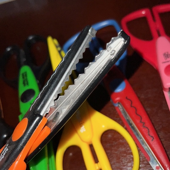 Fiskars paper edge scissors (3) & Provo chart scissors decorative edge scissors - Picture 6 of 10